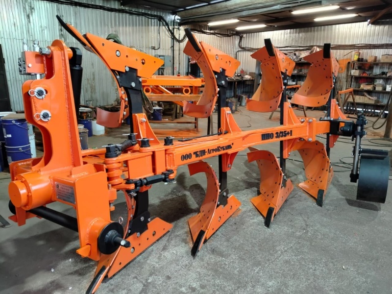 Плуг навесной оборотный 3/35+1 купить в Луганске – «БДН-АгроКубань»