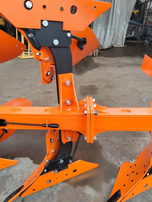 Плуг навесной оборотный 3/35+1 купить в Луганске – «БДН-АгроКубань», 7