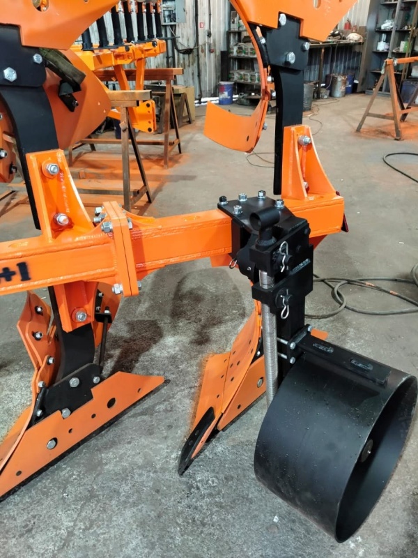 Плуг навесной оборотный 3/35+1 купить в Луганске – «БДН-АгроКубань», 9