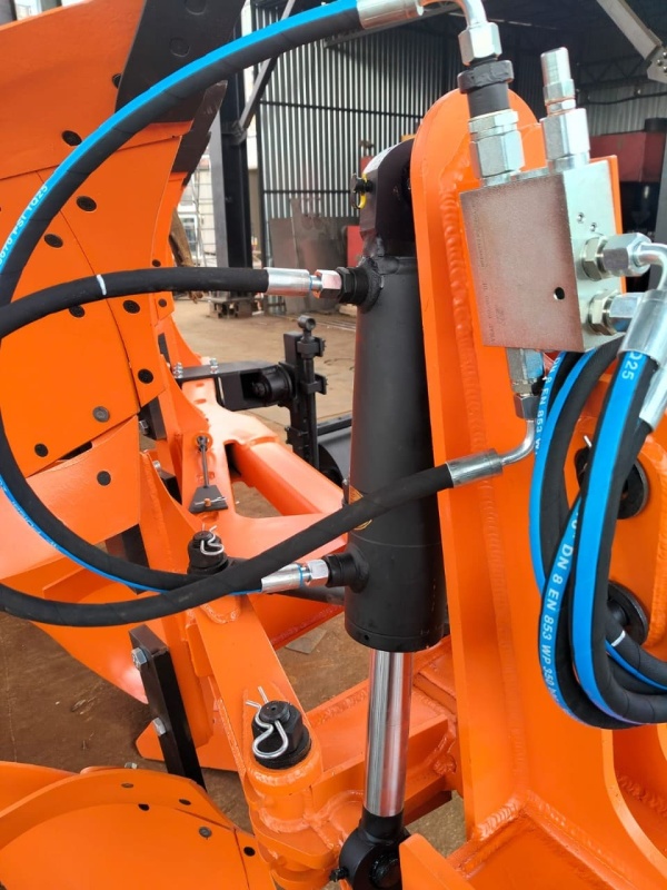 Плуг навесной оборотный 3/35 купить в Луганске – «БДН-АгроКубань», 3