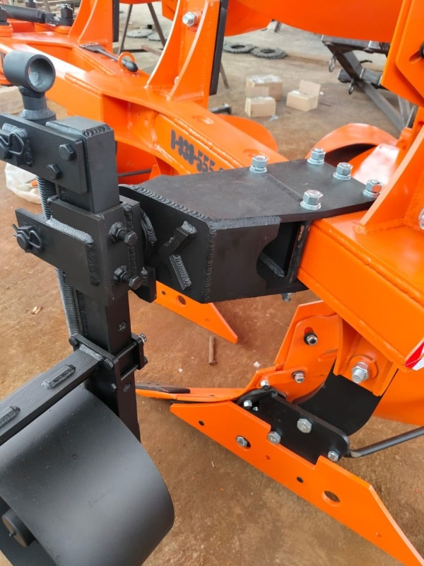 Плуг навесной оборотный 3/35 купить в Луганске – «БДН-АгроКубань», 5