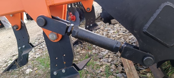 Плуг чизельный ПЧН 1,6 с планчатым катком купить в Луганске – «БДН-АгроКубань», 3