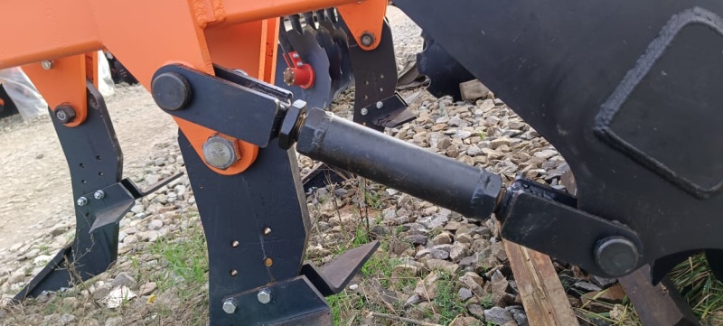 Плуг чизельный ПЧН 1,6 с планчатым катком купить в Луганске – «БДН-АгроКубань», 3