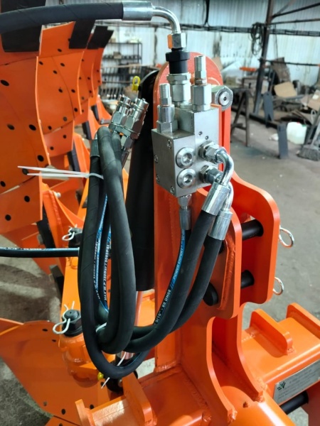 Плуг навесной оборотный 3/35+1 купить в Луганске – «БДН-АгроКубань», 3