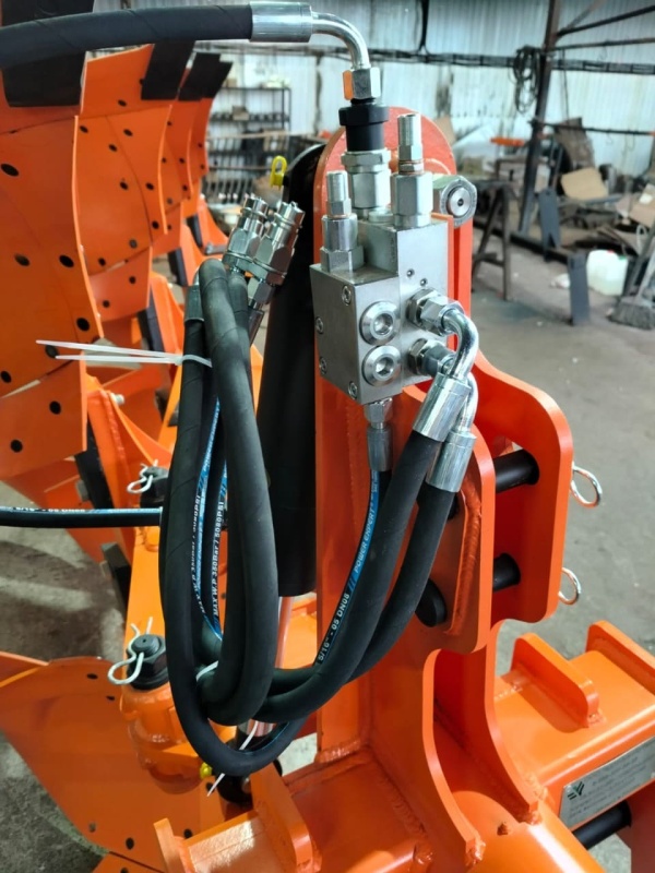 Плуг навесной оборотный 3/35+1 купить в Луганске – «БДН-АгроКубань», 3