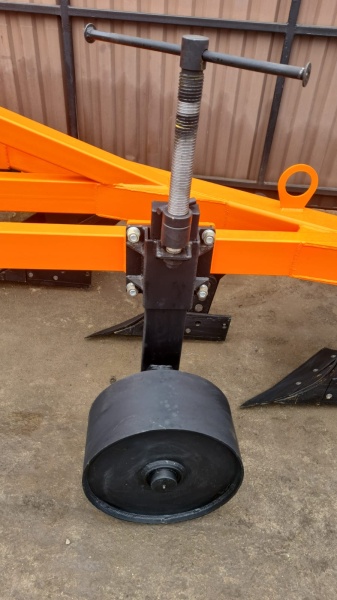 Плуг отвальный ПЛН 3-35 (3 корпуса) купить в Луганске – «БДН-АгроКубань», 4